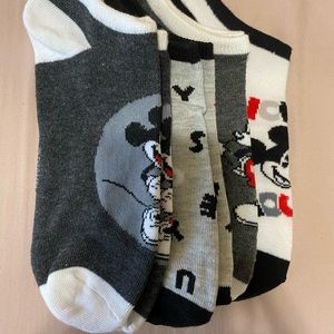 NWOT DISNEY MICKEY MOUSE SOCKS (4 PAIRS)